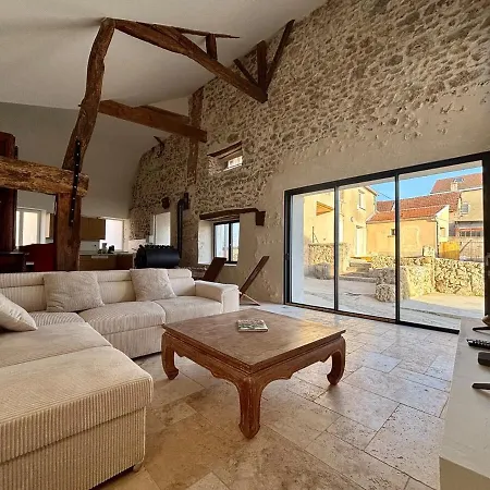 Nyaraló Domaine De Tincourt, Authentic Champagne House *