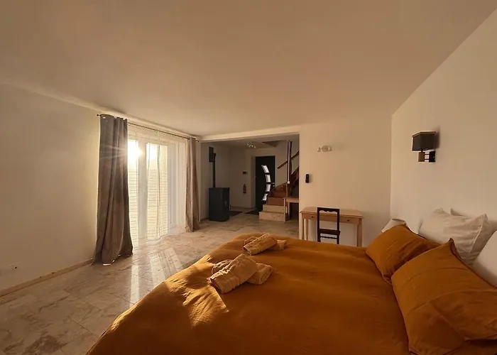 Holiday home Domaine De Tincourt, Authentic Champagne House *