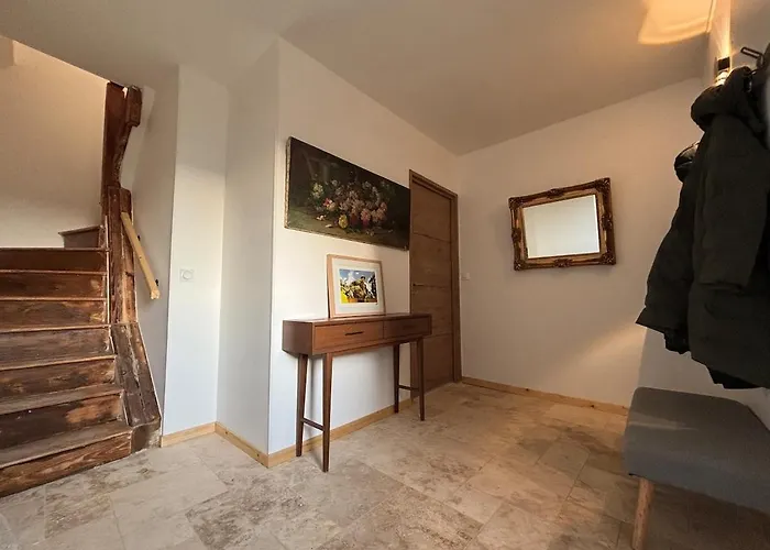 Holiday home Domaine De Tincourt, Authentic Champagne House *