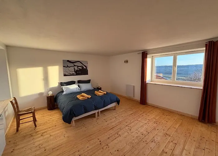 Holiday home Domaine De Tincourt, Authentic Champagne House *